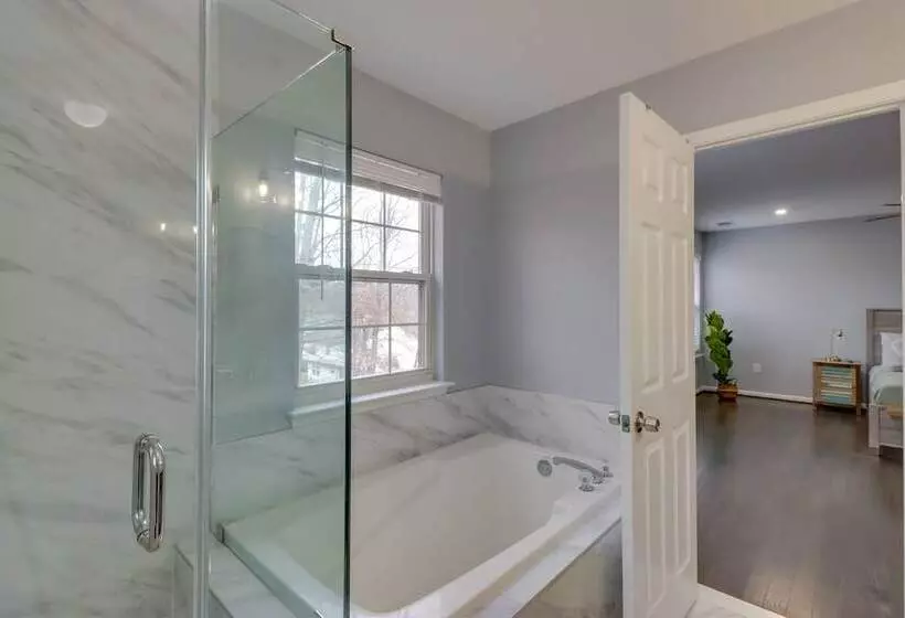 Spacious Cheverly Home   8 Mi To National Mall!