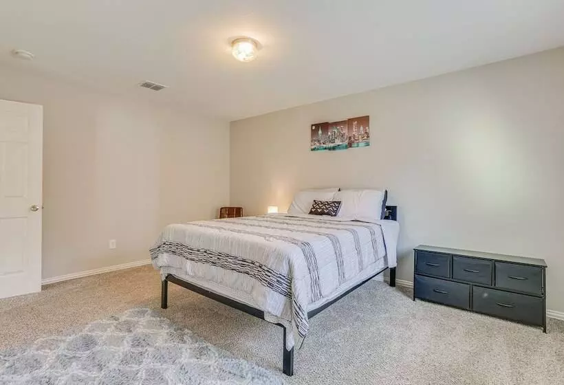 Spacious Frisco Home: 11 Mi To Lewisville Lake