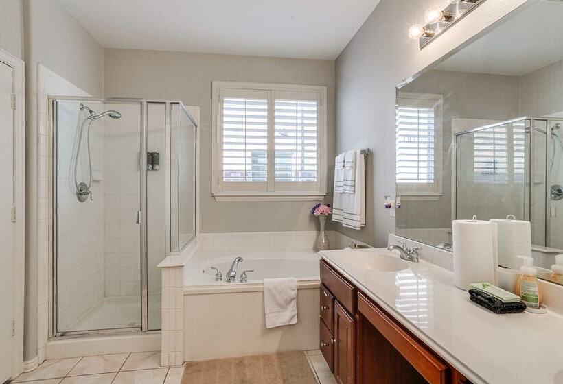 Spacious Frisco Home: 11 Mi To Lewisville Lake