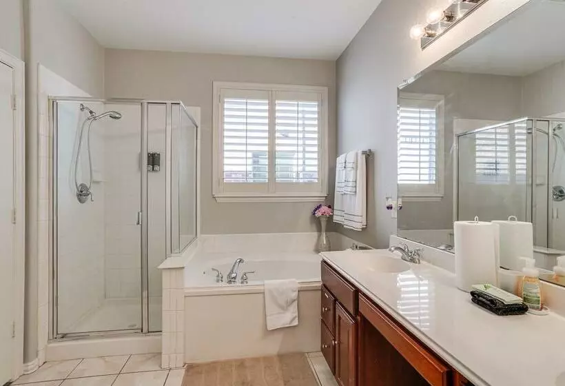 Spacious Frisco Home: 11 Mi To Lewisville Lake