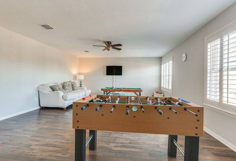 Spacious Frisco Home: 11 Mi To Lewisville Lake