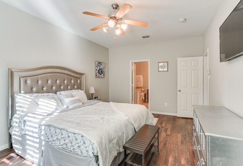 Spacious Frisco Home: 11 Mi To Lewisville Lake