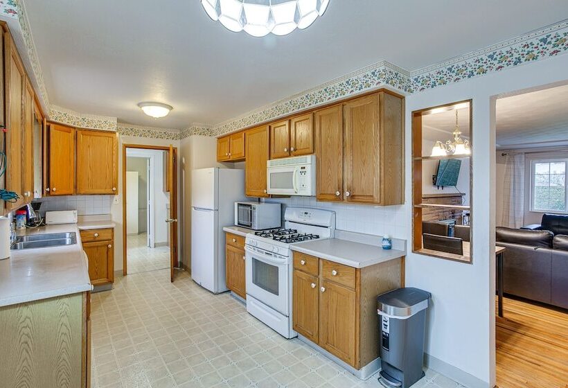 Spacious Lakewood Home 10 Mi To Downtown Tacoma!