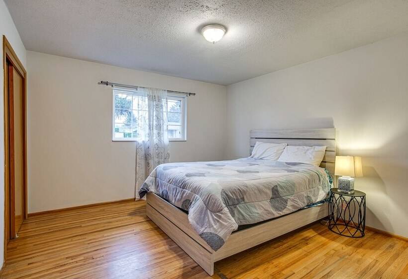 Spacious Lakewood Home 10 Mi To Downtown Tacoma!