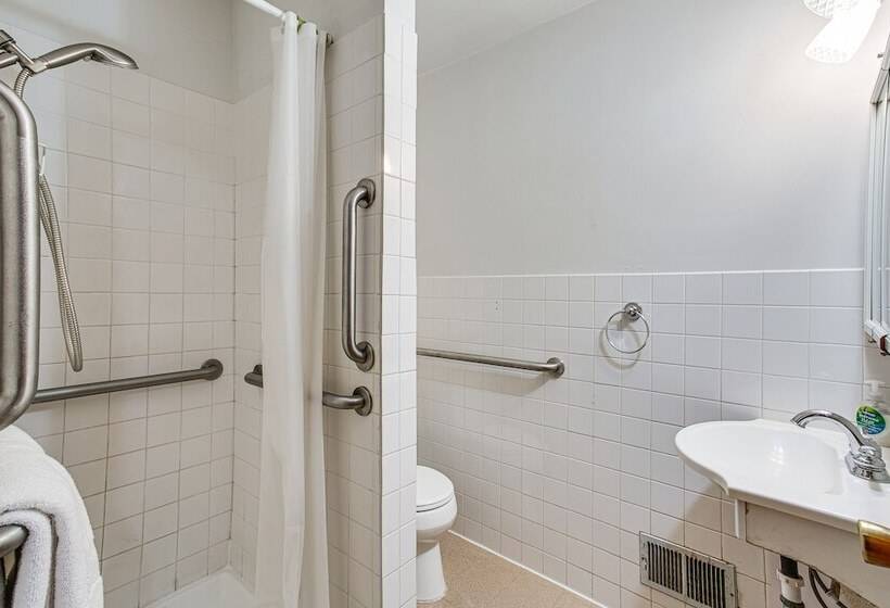 Spacious Lakewood Home 10 Mi To Downtown Tacoma!