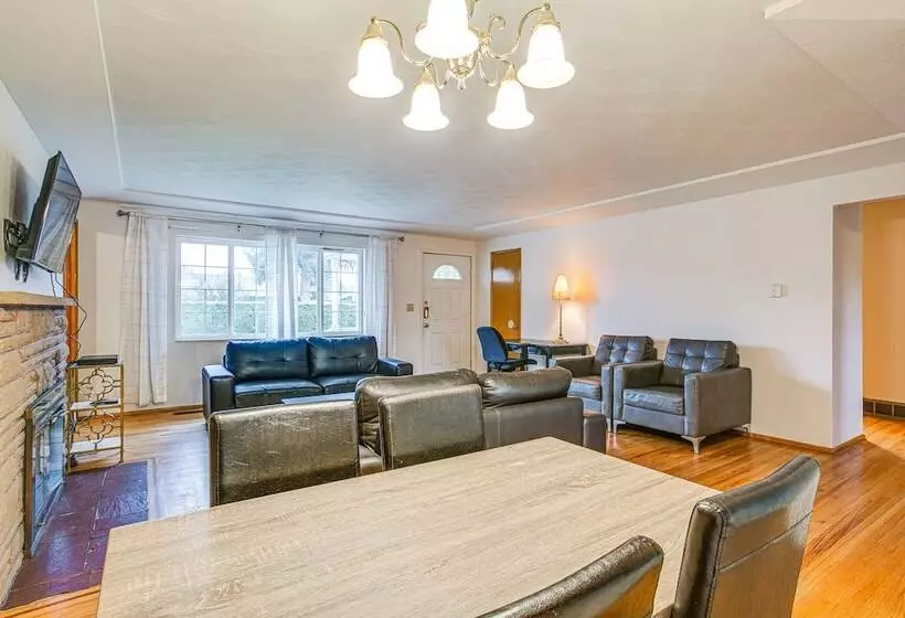 Spacious Lakewood Home   10 Mi To Downtown Tacoma!