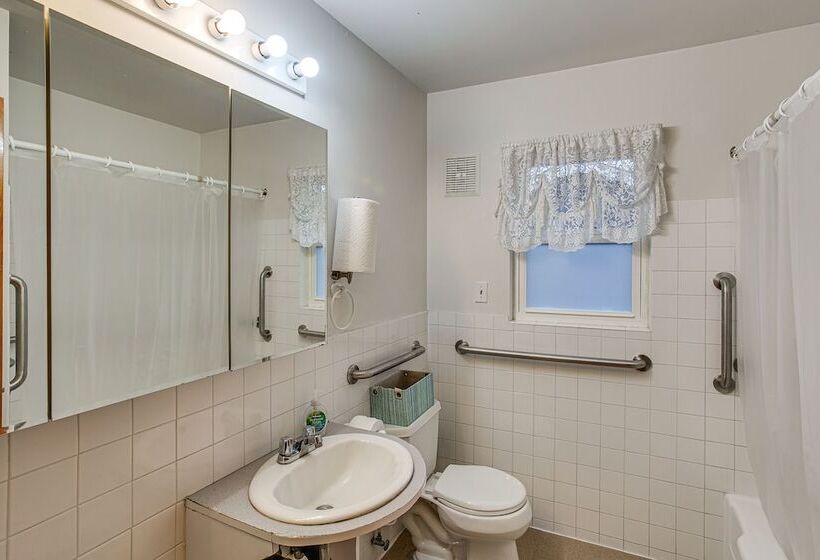 Spacious Lakewood Home 10 Mi To Downtown Tacoma!