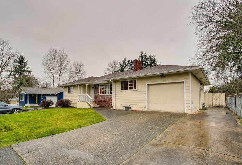 Spacious Lakewood Home 10 Mi To Downtown Tacoma!