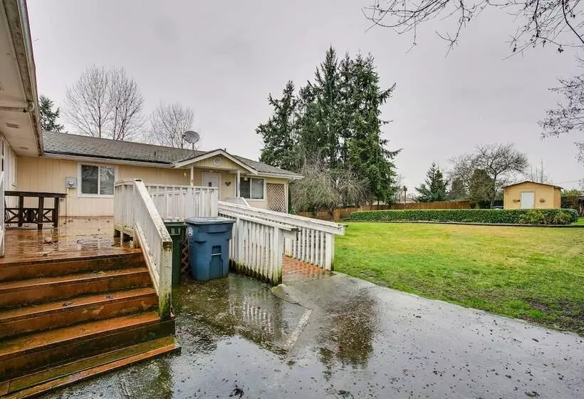 Spacious Lakewood Home   10 Mi To Downtown Tacoma!