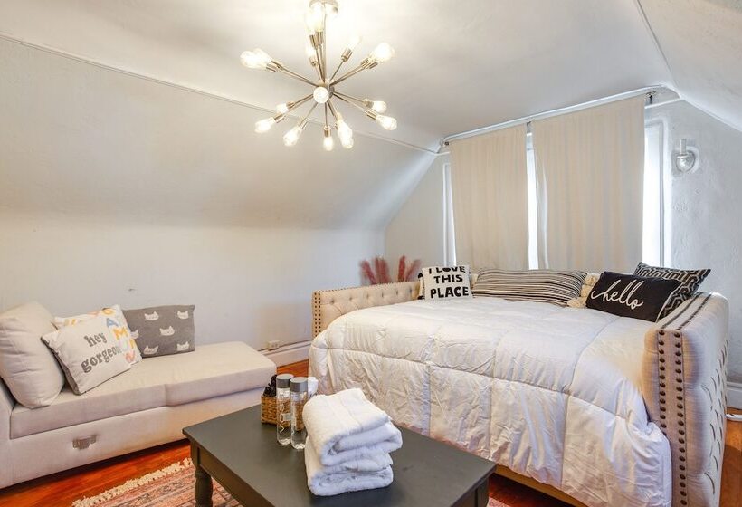 Spacious New Jersey Home: Pool & Fire Pit!