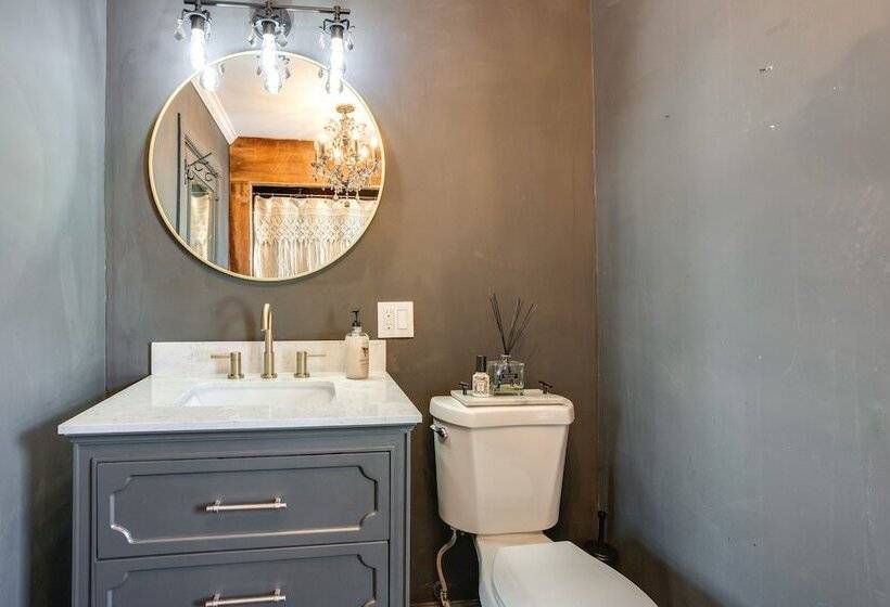 Spacious New Jersey Home: Pool & Fire Pit!