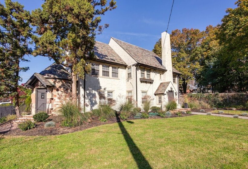 Spacious New Jersey Home: Pool & Fire Pit!