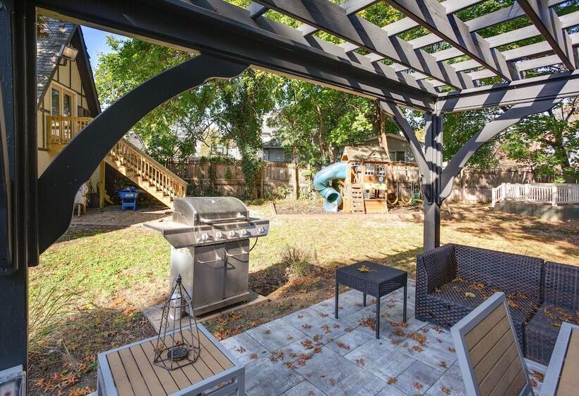 Spacious New Jersey Home: Pool & Fire Pit!