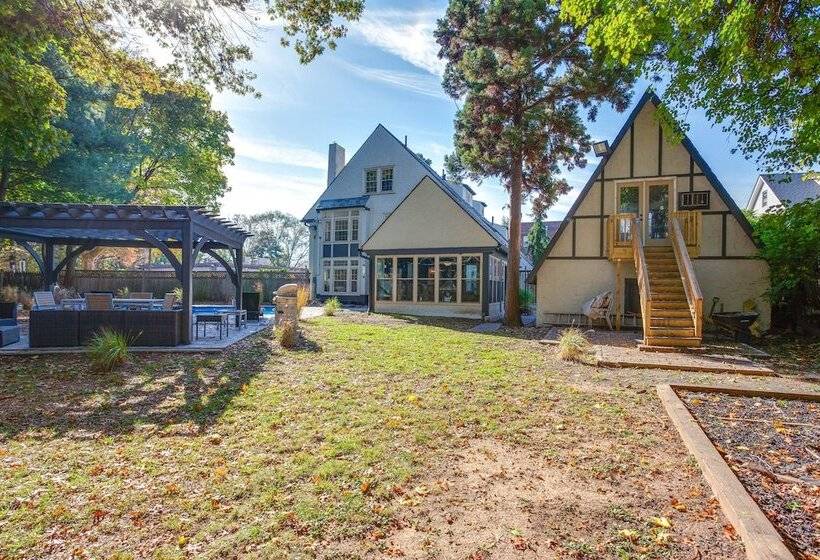 Spacious New Jersey Home: Pool & Fire Pit!