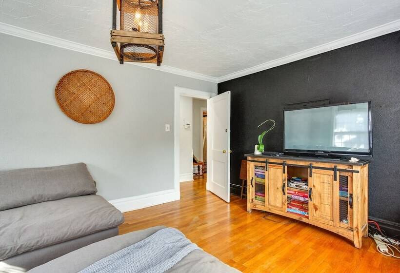 Spacious New Jersey Home: Pool & Fire Pit!