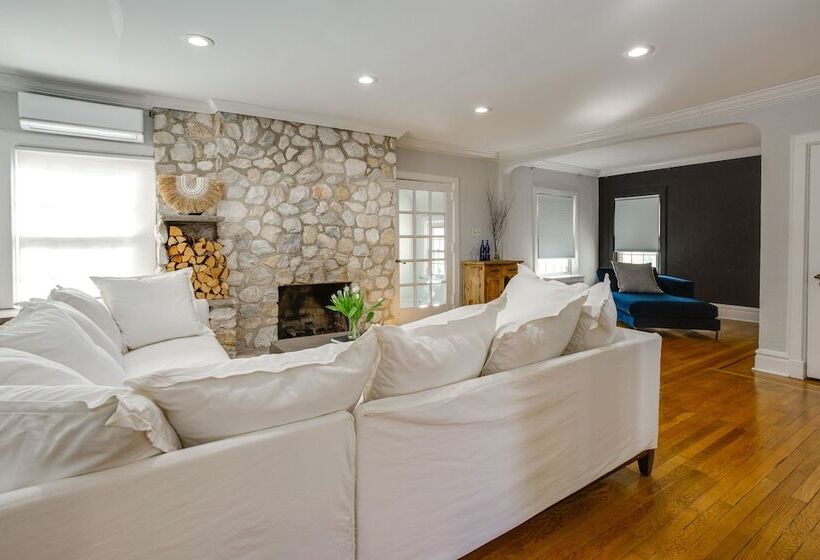 Spacious New Jersey Home: Pool & Fire Pit!