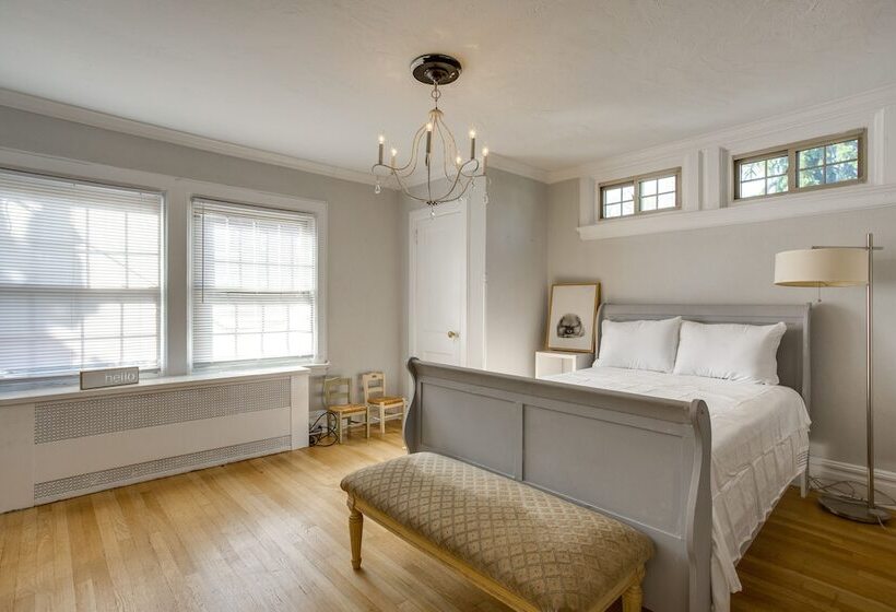 Spacious New Jersey Home: Pool & Fire Pit!