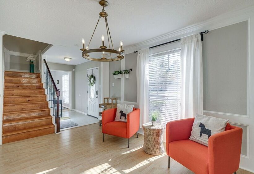 Spacious Spring Retreat W/ Heated Pool & Spa!