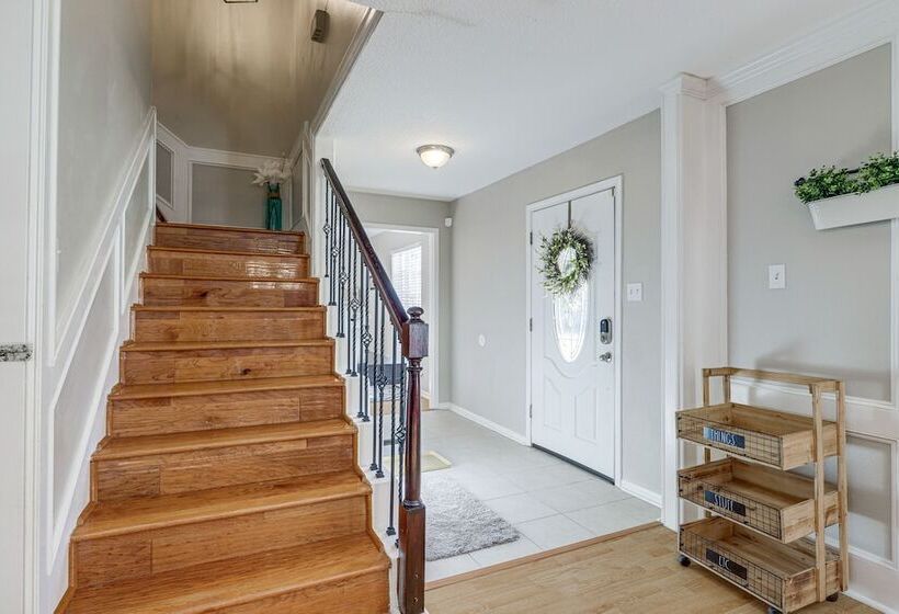 Spacious Spring Retreat W/ Heated Pool & Spa!