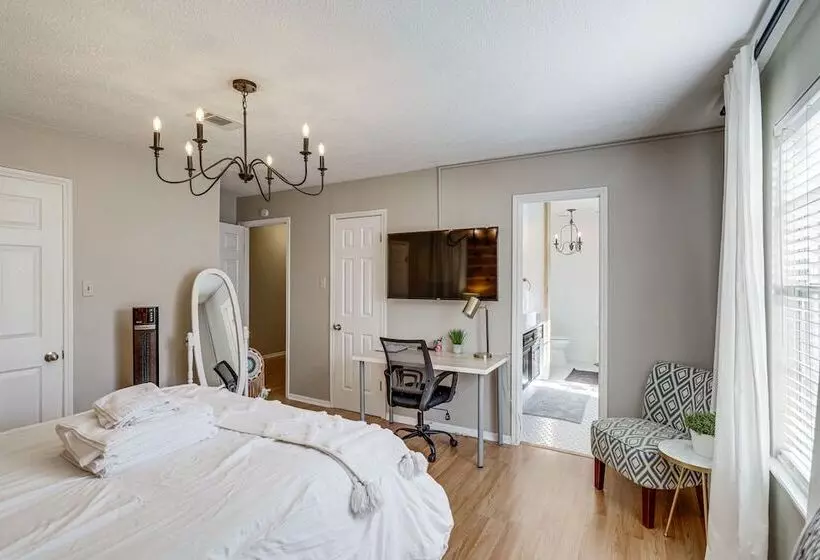 Spacious Spring Retreat W/ Heated Pool & Spa!
