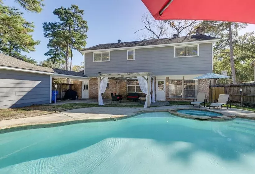 Spacious Spring Retreat W/ Heated Pool & Spa!