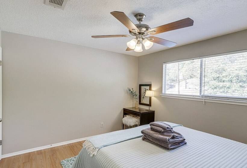 Spacious Spring Retreat W/ Heated Pool & Spa!