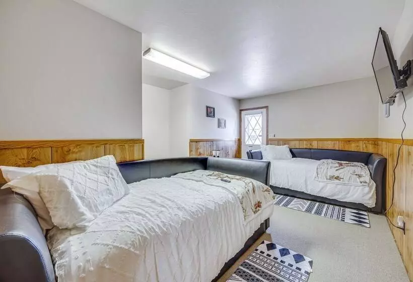 Stunning Calhan Home W/ Indoor Pool!