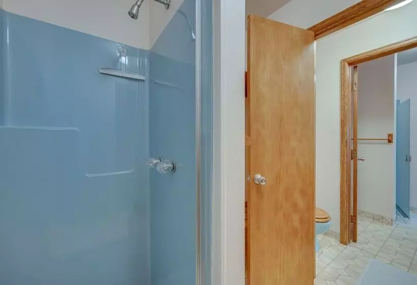 Stunning Calhan Home W/ Indoor Pool!