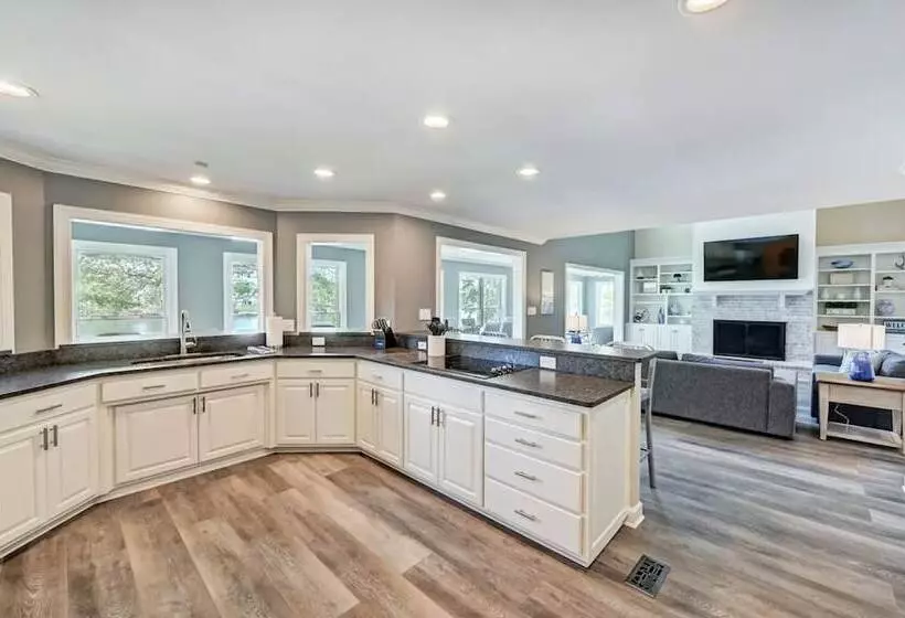 Sunset Shores Resort By Avantstay Private Beach