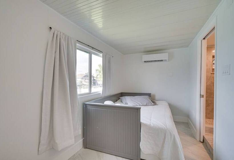 Waterfront Matlacha Home: Kayaks & Boat Launch!