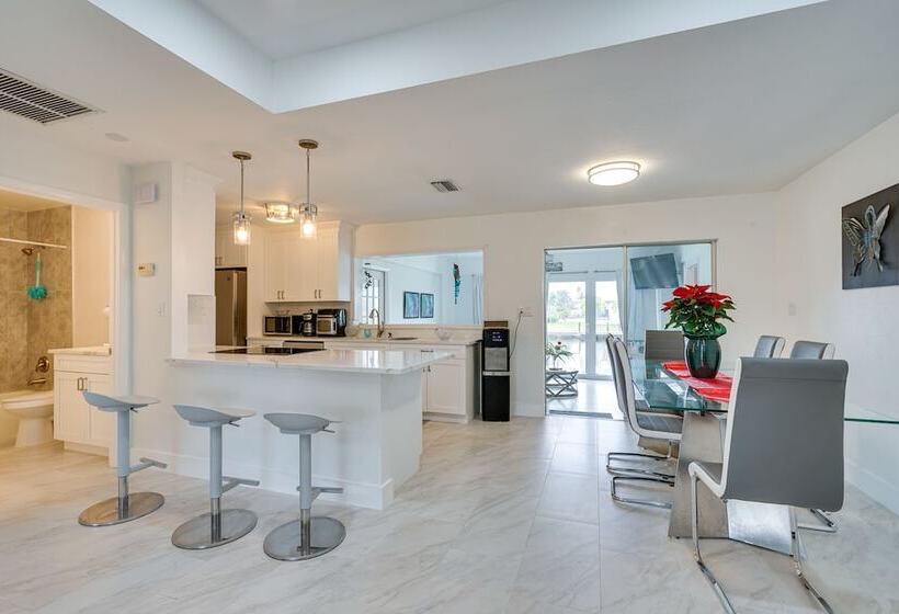 Waterfront Matlacha Home: Kayaks & Boat Launch!