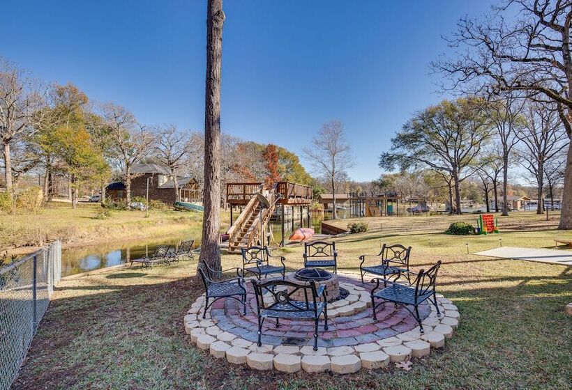 Waterfront Texas Escape W/ Fire Pit & Ev Charger!