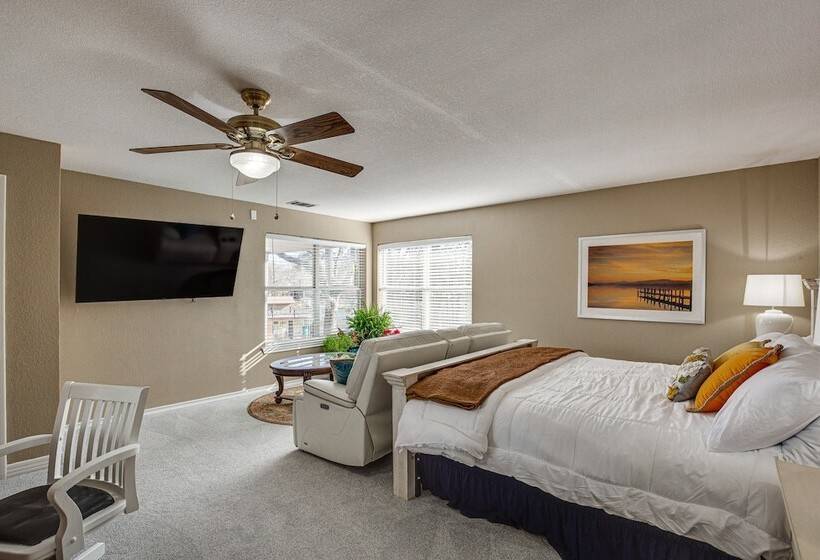 Waterfront Texas Escape W/ Fire Pit & Ev Charger!