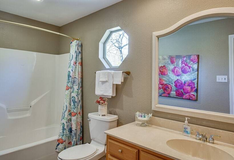 Waterfront Texas Escape W/ Fire Pit & Ev Charger!