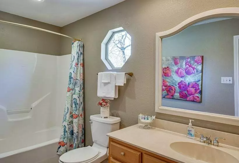 Waterfront Texas Escape W/ Fire Pit & Ev Charger!