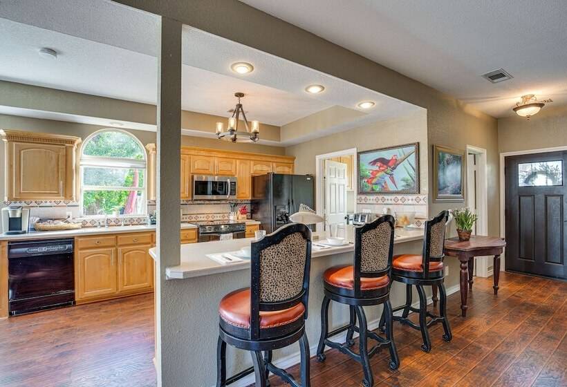 Waterfront Texas Escape W/ Fire Pit & Ev Charger!