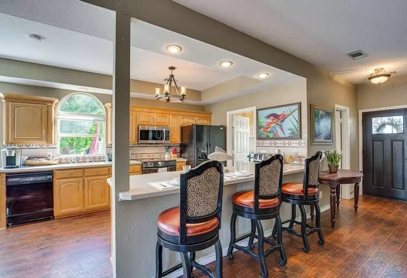 Waterfront Texas Escape W/ Fire Pit & Ev Charger!