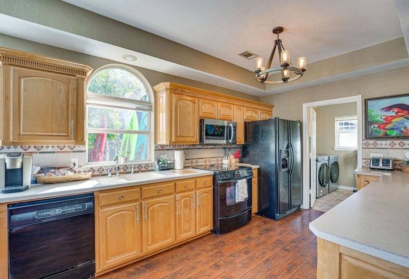 Waterfront Texas Escape W/ Fire Pit & Ev Charger!