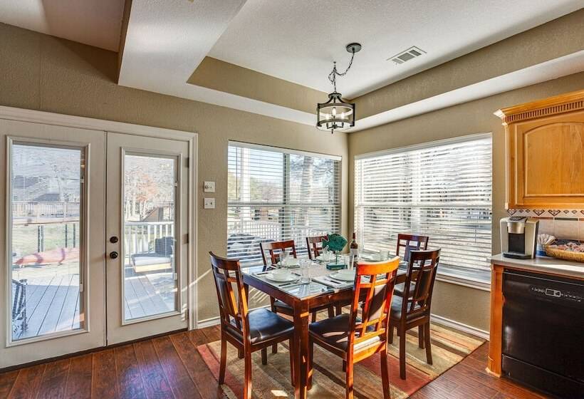 Waterfront Texas Escape W/ Fire Pit & Ev Charger!