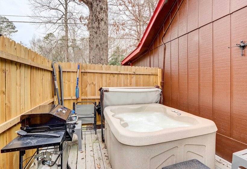 Adorable Ellijay Cabin W/ Hot Tub & Fire Pit