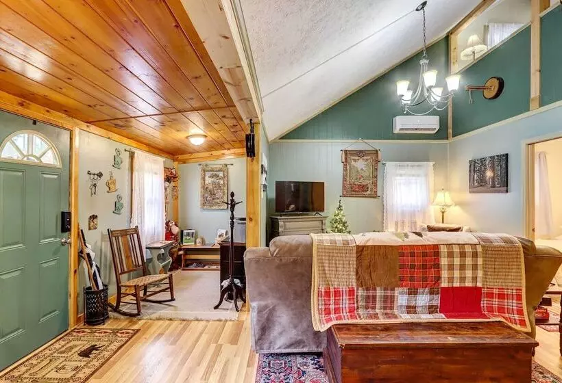 Adorable Ellijay Cabin W/ Hot Tub & Fire Pit