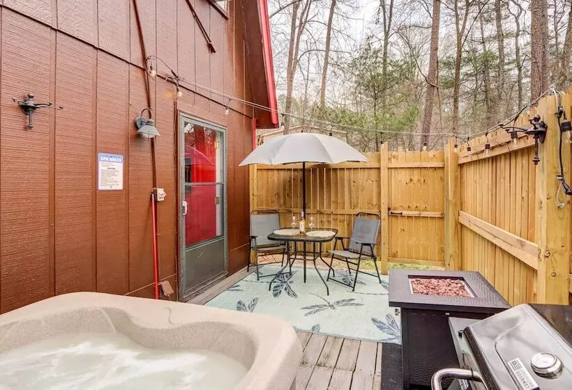 Adorable Ellijay Cabin W/ Hot Tub & Fire Pit
