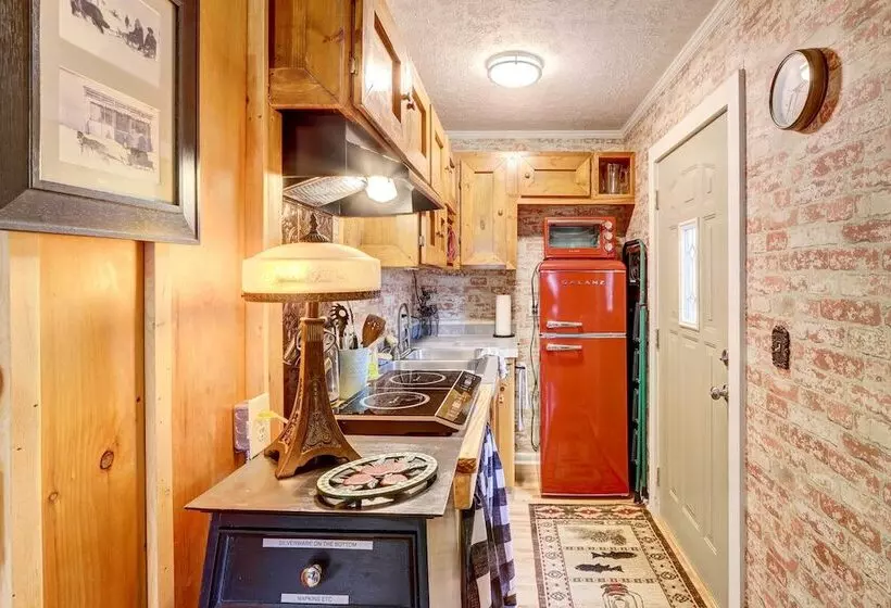 Adorable Ellijay Cabin W/ Hot Tub & Fire Pit