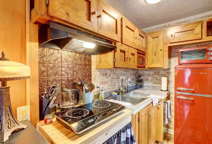 Adorable Ellijay Cabin W/ Hot Tub & Fire Pit