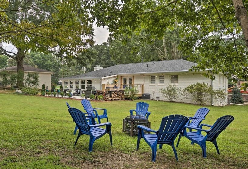 Walk To Dtwn Alpharetta: Modern Home W/ Fire Pit