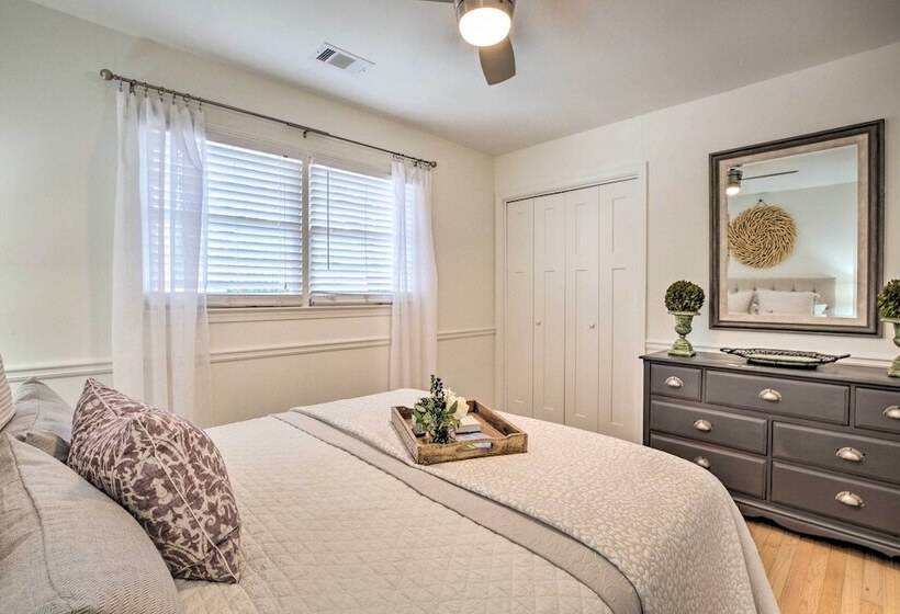 Walk To Dtwn Alpharetta: Modern Home W/ Fire Pit