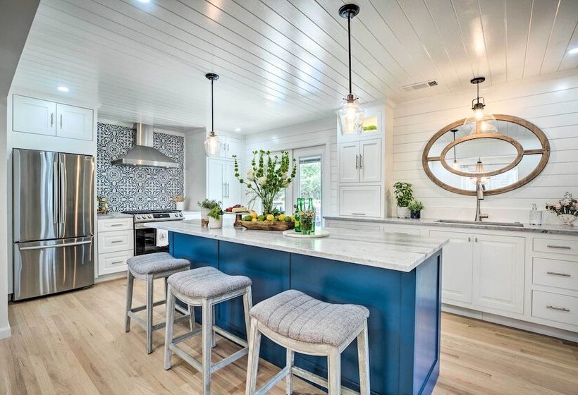 Walk To Dtwn Alpharetta: Modern Home W/ Fire Pit