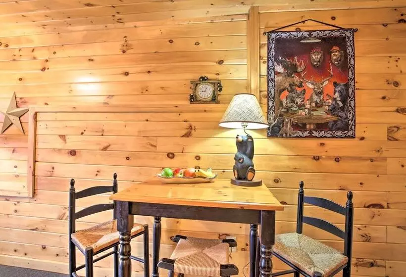 Blue Ridge Log Cabin W/ Hot Tub & Game Room!
