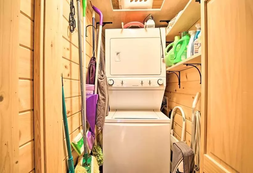 Blue Ridge Log Cabin W/ Hot Tub & Game Room!