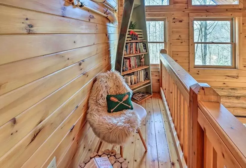 Blue Ridge Log Cabin W/ Hot Tub & Game Room!